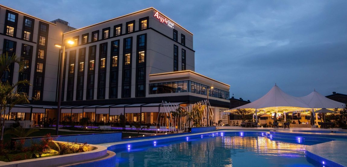 IM_KE_NAI_Argyle-Grand-Hotel_Pool-at-night-scaled