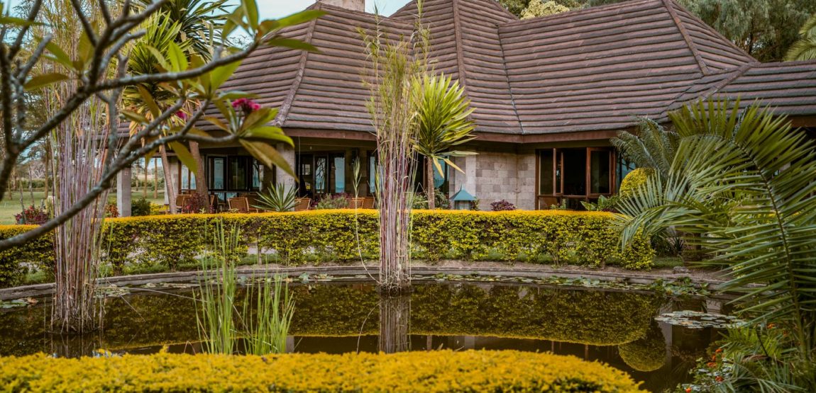 IM_KE_NVS_Lake-Naivasha-Simba-Lodge_outside-of-building