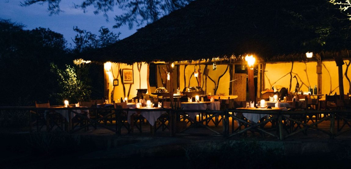 Restaurant-at-night-scaled